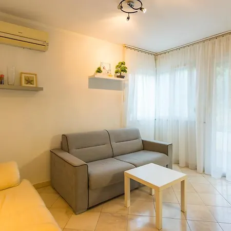 Apt Stoja Beach - 50M From The Sea !! Pula