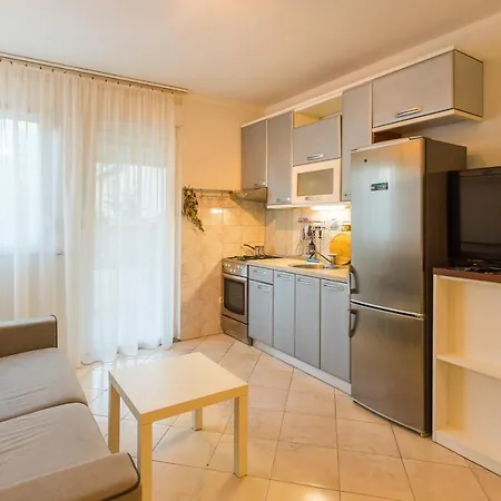 Apt Stoja Beach - 50M From The Sea !!