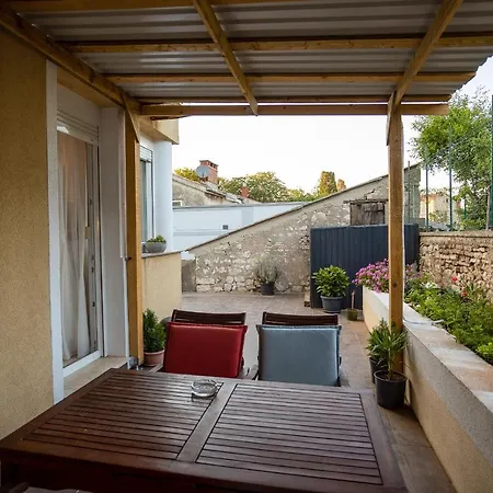 Apt Stoja Beach - 50M From The Sea !! Pula