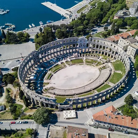 Apt Stoja Beach - 50M From The Sea !! Pula